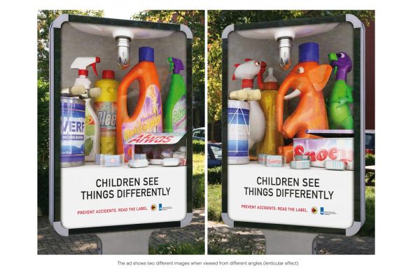 消費者安全研究所の事故防止啓発広告。「子供には、おもちゃのように見えてます」と、注意を促す公共広告です。うまいですね。≪オランダ ≫