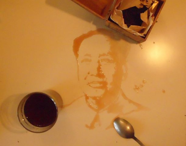 紅茶で描かれた毛沢東