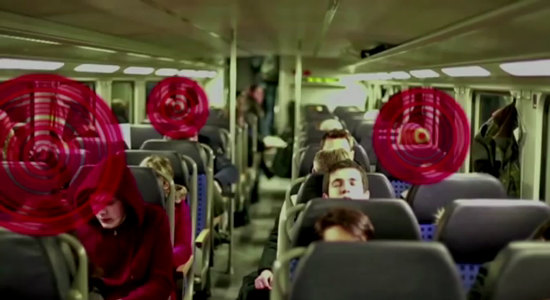 電車の窓は、新しい広告メディアになり得るか？