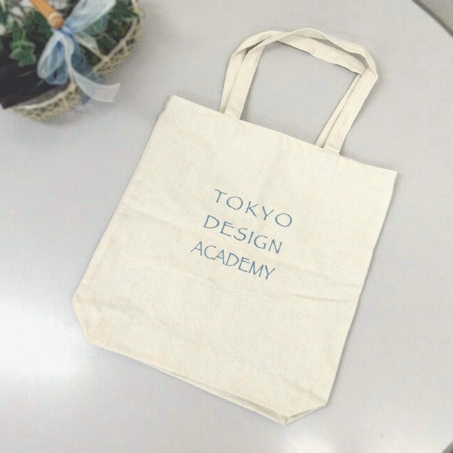 ノベルティグッズ名入れ制作事例：東京デザイン専門学校、学校見学のエコバッグを名入れ制作